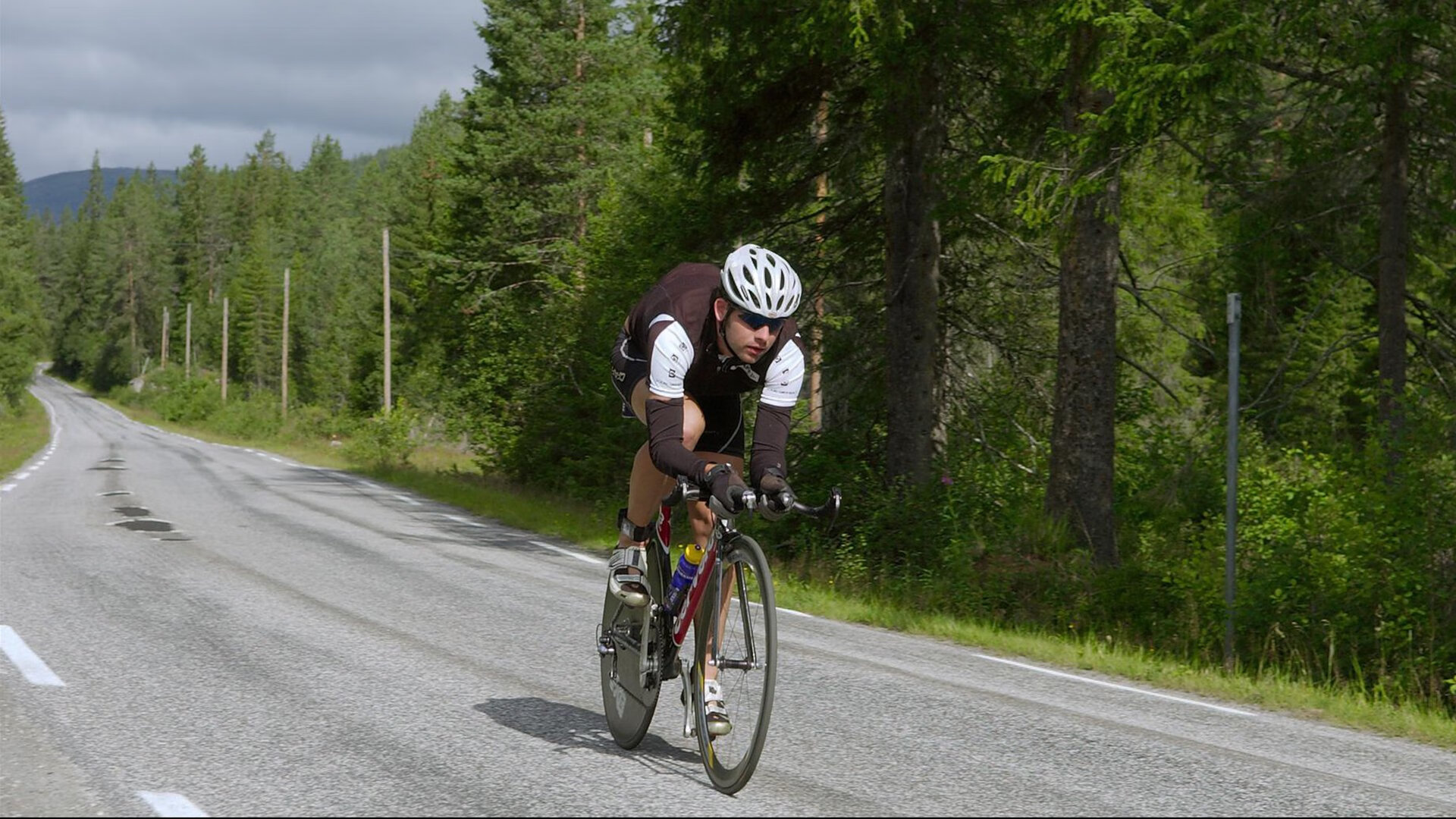穆古鲁扎连续十二场比赛得分超过险胜，MAD不断突破！观众掌声雷动
