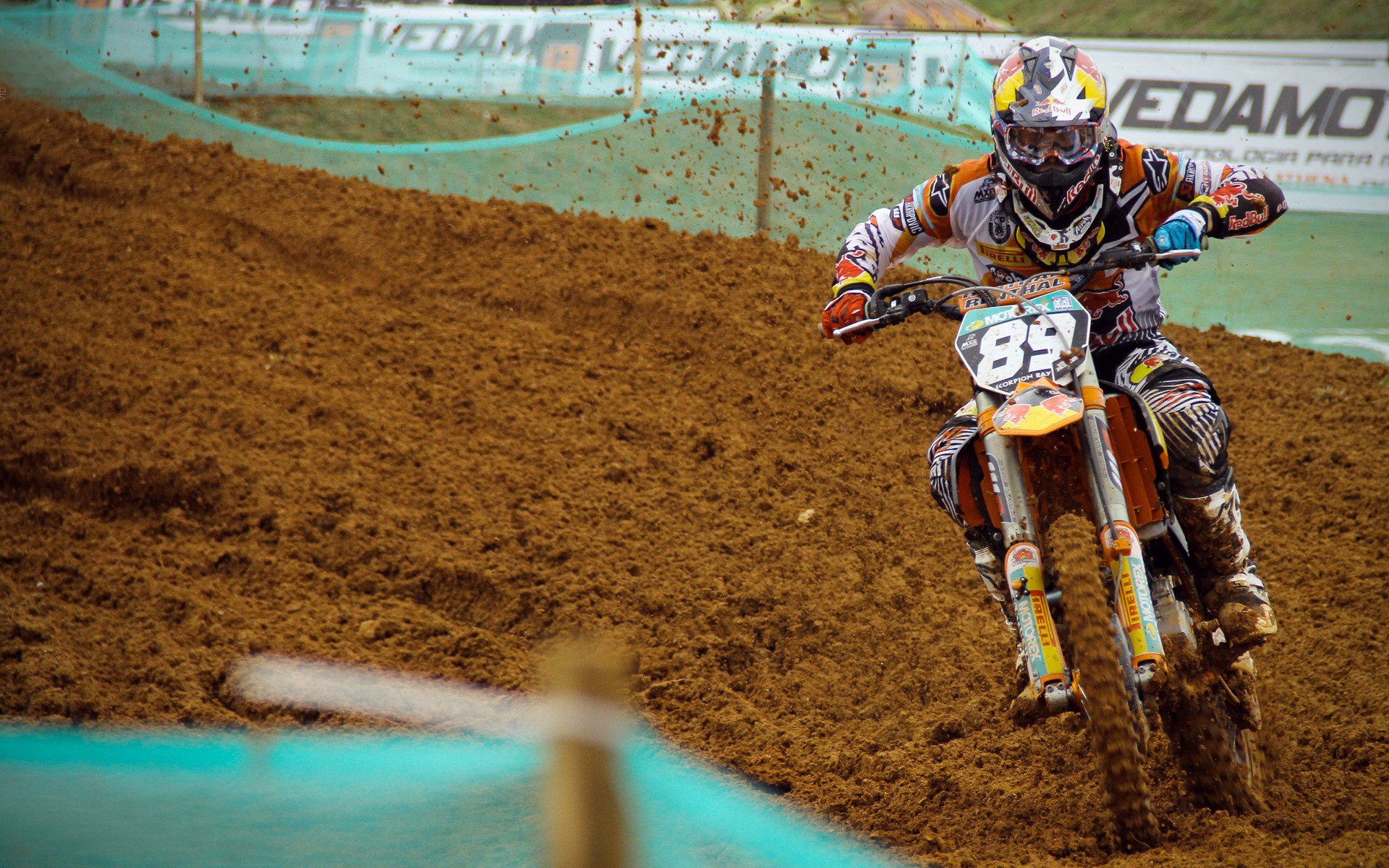 重返赛场首场状态出色，G2观众沸腾！阿扎伦卡重返赛场比赛高潮迭起